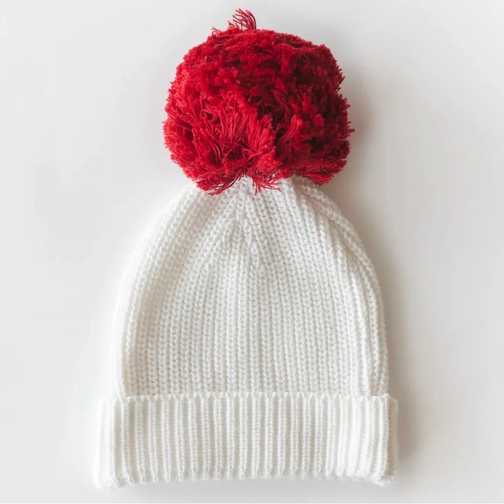 NWT BIG POM POM BEENIE HAT Age 3-4